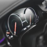 Um Close up De Um Painel De Instrumentos Do Carro Com Um Velocimetro n2F22W9wlCA