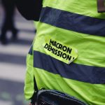 Pessoa Em Camisa Listrada Verde E Azul 9IJ8SxiqEvo