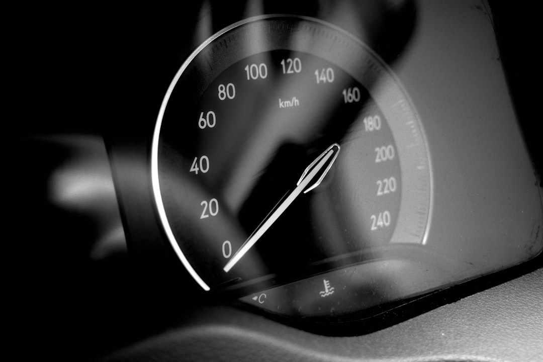 O Velocimetro Mostra a Velocidade Atual Do Veiculo clYM_2IF Lg