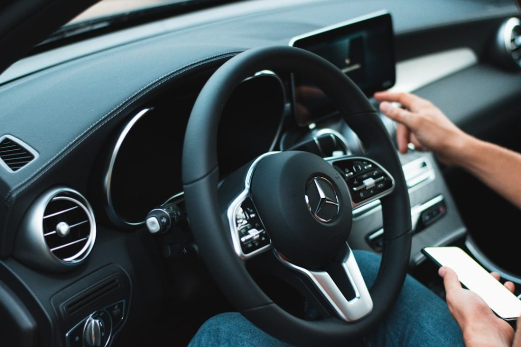 Volante Preto Mercedes Benz LDyNK685Nf8