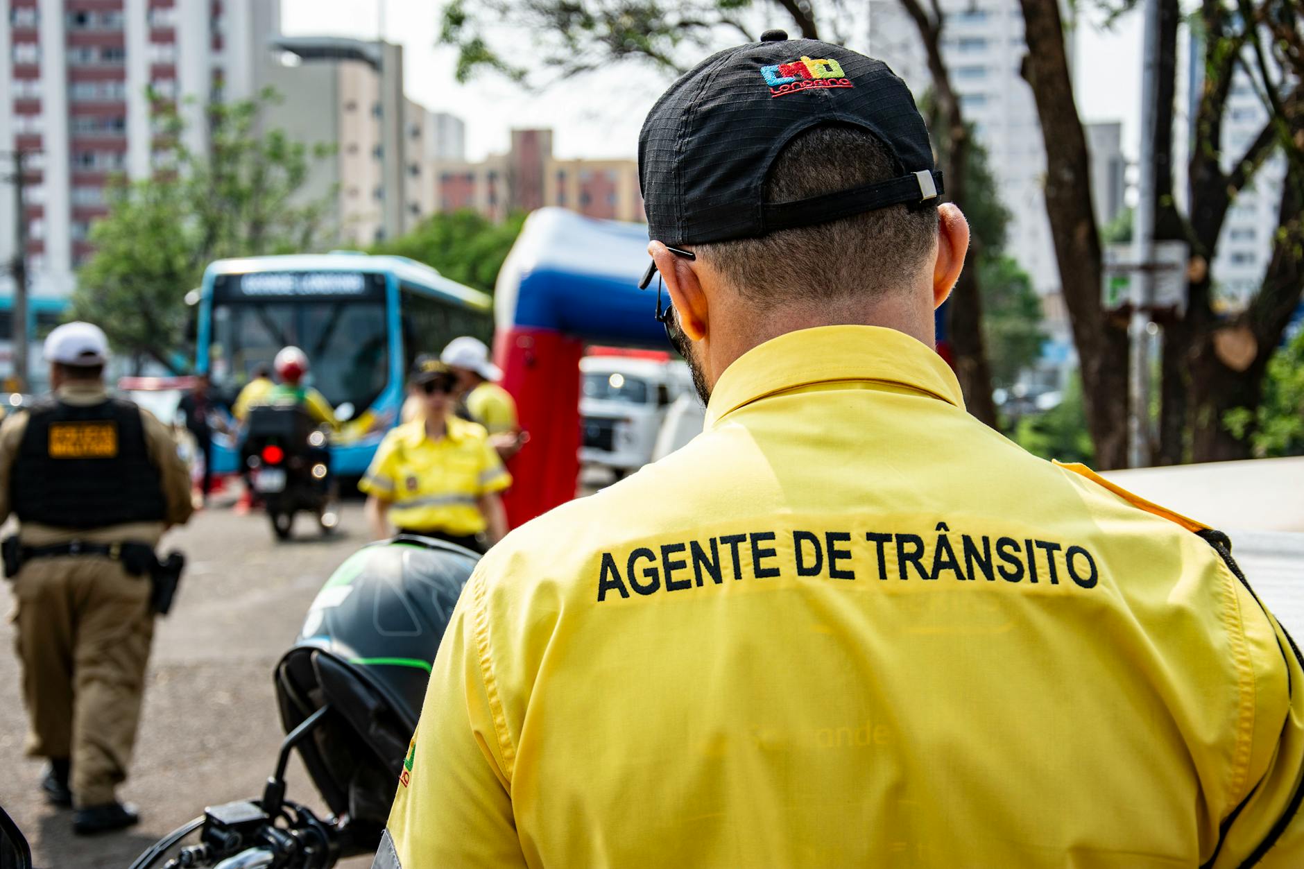 Traffic agent overseeing road operations in Londrina, Brazil, on a busy street.