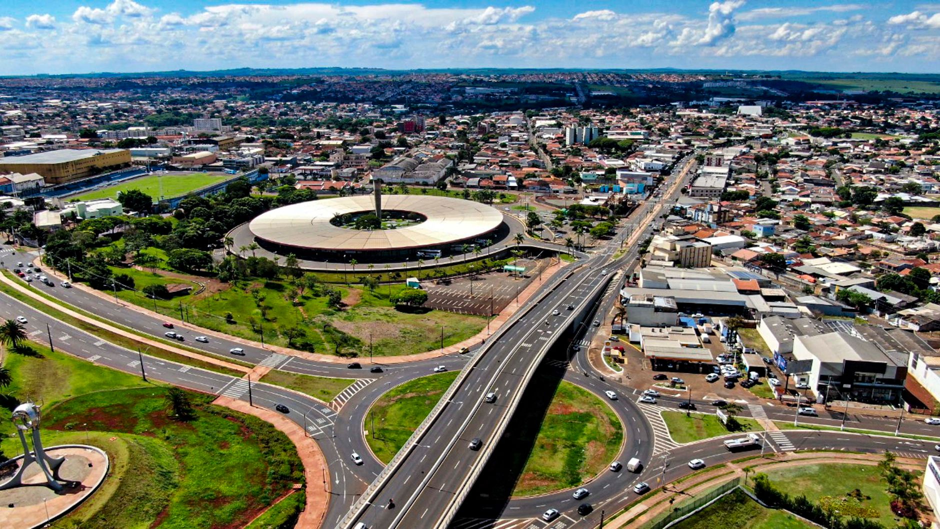 Stunning aerial view of Londrina, showcasing the urban architecture and road network.